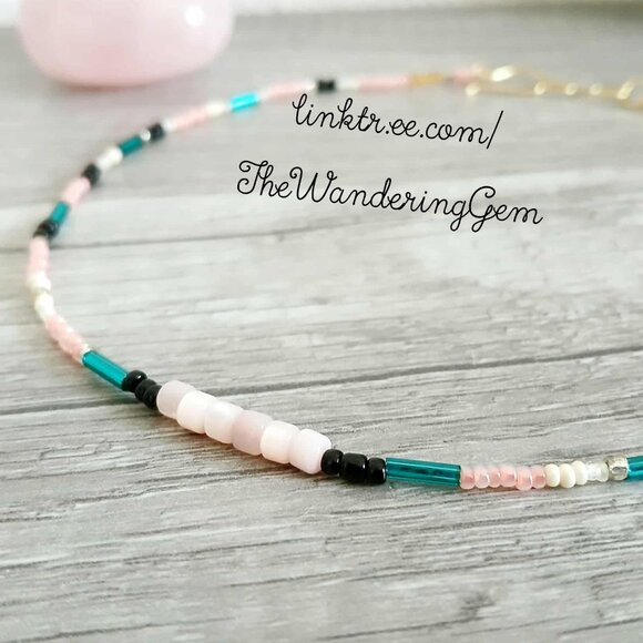 Dainty Shell & Glass Beaded Choker Necklace, Minimalist Seashells Artisan 14" - Picture 1 of 5